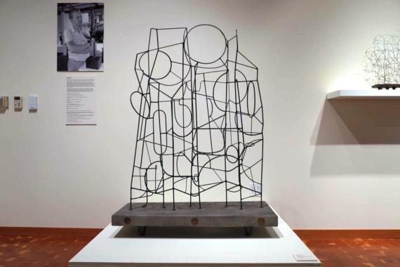 Untitled wire sculpture by Howard Duell