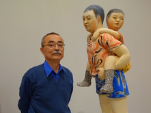 Akio Takamori with artwork